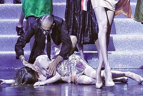 Σάλος σε επίδειξη μόδας του Jean Paul Gaultier: Μοντέλο ΣΩΡΙΑΣΤΗΚΕ στο πάτωμα ύστερα από
