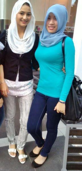 Gambar Bogel July 22 Awek cun bertudung seksi baju ketat seluar sendat body slim bontot lentik ayu menggoda HOTS   Melayu Boleh.Com