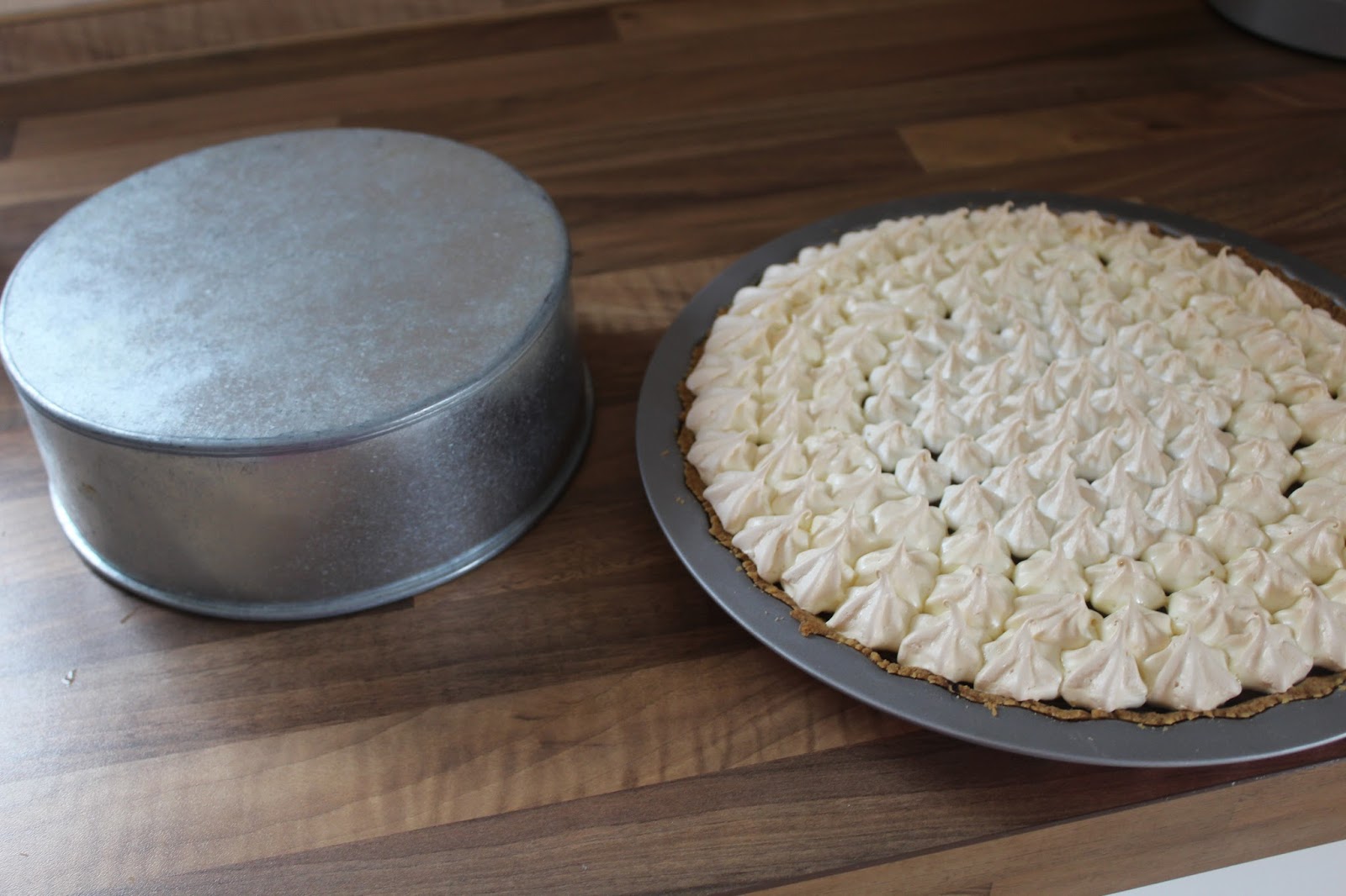 Theresas Backstube: Rhabarbertarte mit Baiserhaube