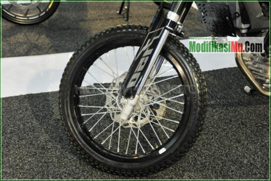 Pelek Jari JAri Dari TK - Modifikasi Suzuki Satria F150 Off Road Style Sederhana Tapi Keren Velg Jari Jari Warna Hitam Airbrush Pelek Jari JAri Dari TK - Modifikasi Suzuki Satria F150 Off Road Style Sederhana Tapi Keren Velg Jari Jari Warna Hitam Airbrush