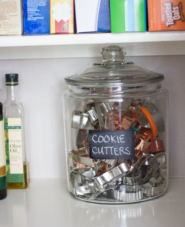 Kitchen Organization - Pull Out Shelves in Pantry - Remodelando la Casa