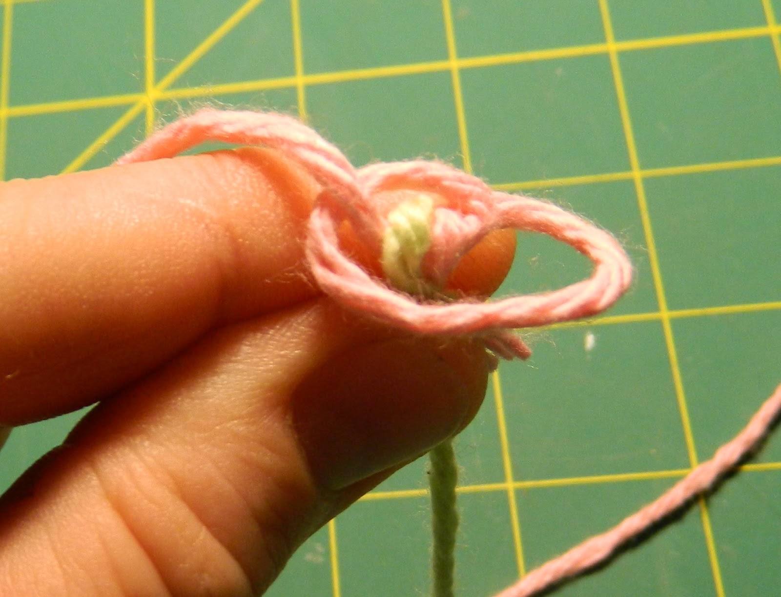 laura's frayed knot Joining yarn ends...