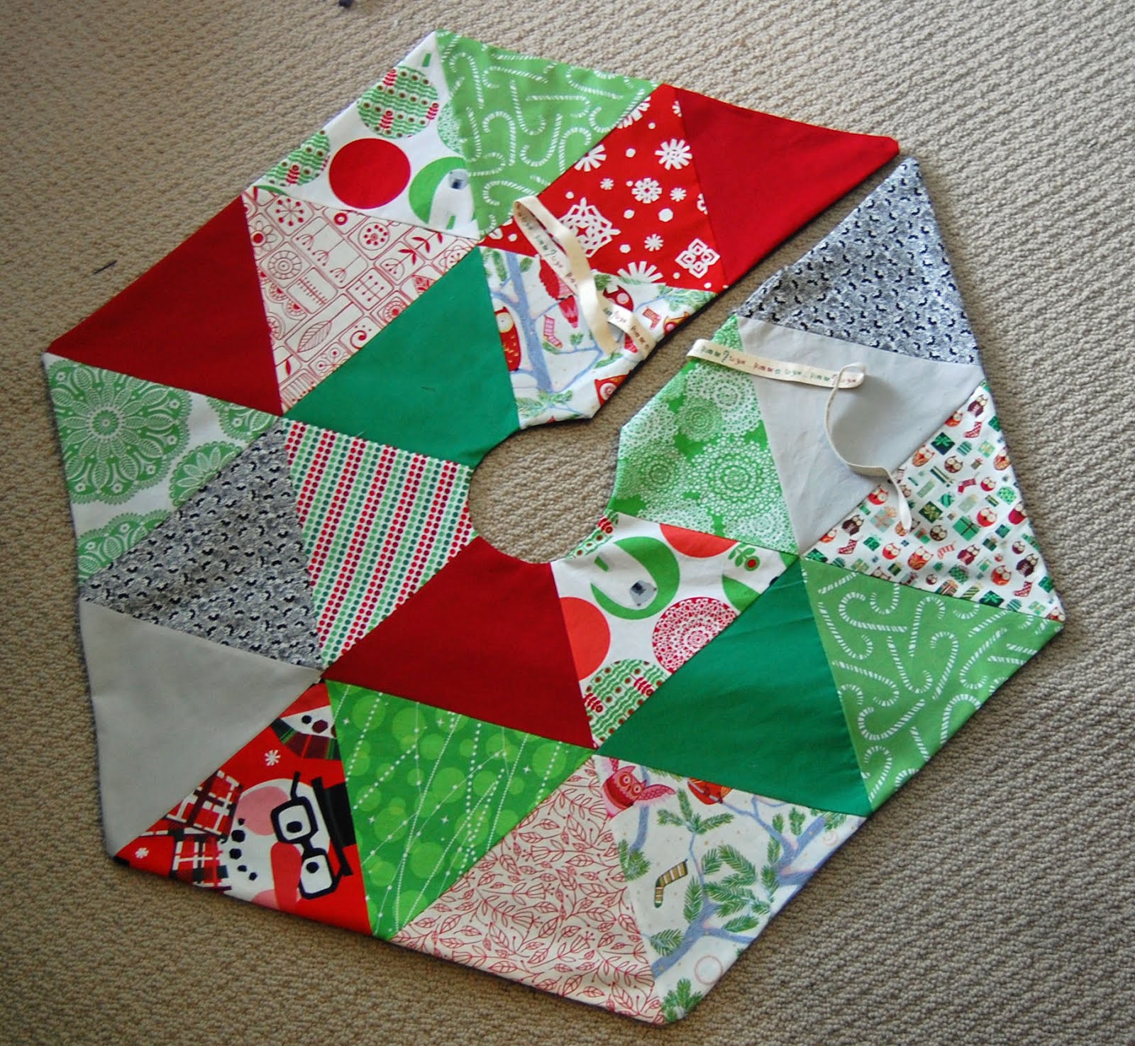 Quilt Inspiration Free pattern day! Christmas Tree skirts