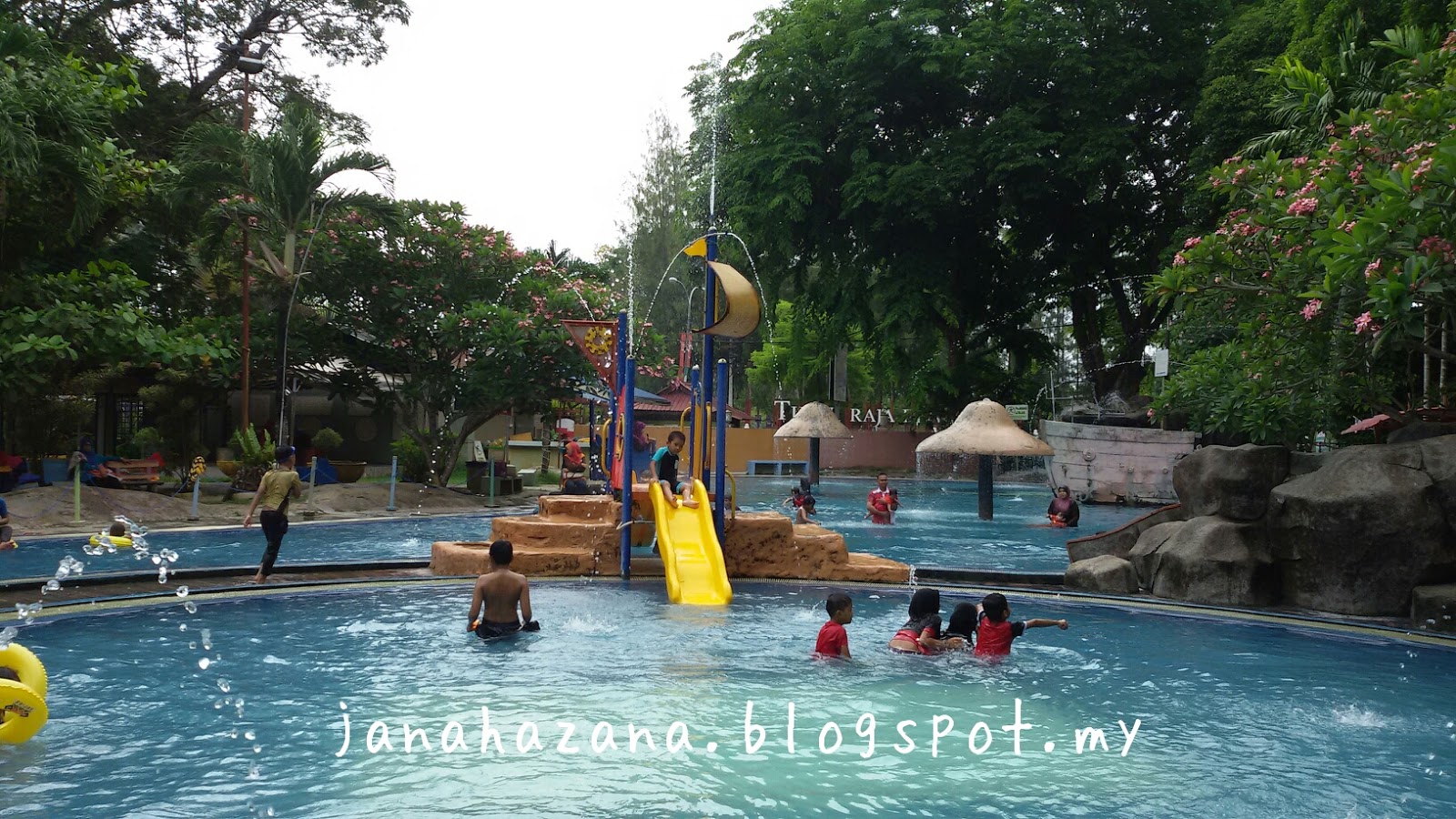 Main air di Splash Water Park Kota Bharu Jana Hazana