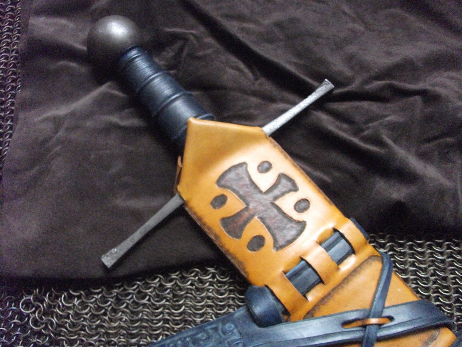 MixedMartialArtsAndCrafts Albion Tritonia, Leather Finish