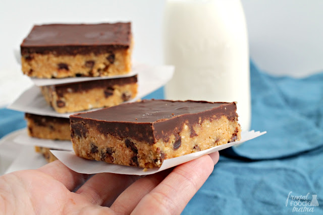 You only need 4 simple ingredients to make these no-bake Chocolate Peanut Butter Cracker Bars.