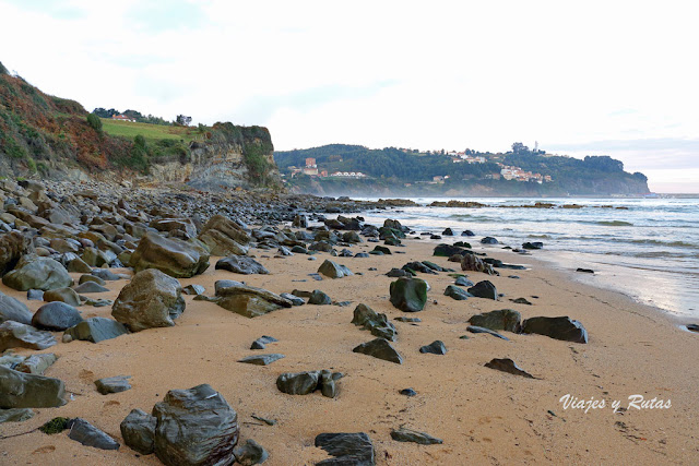 Vistas de Lastres desde la playa la Griega
