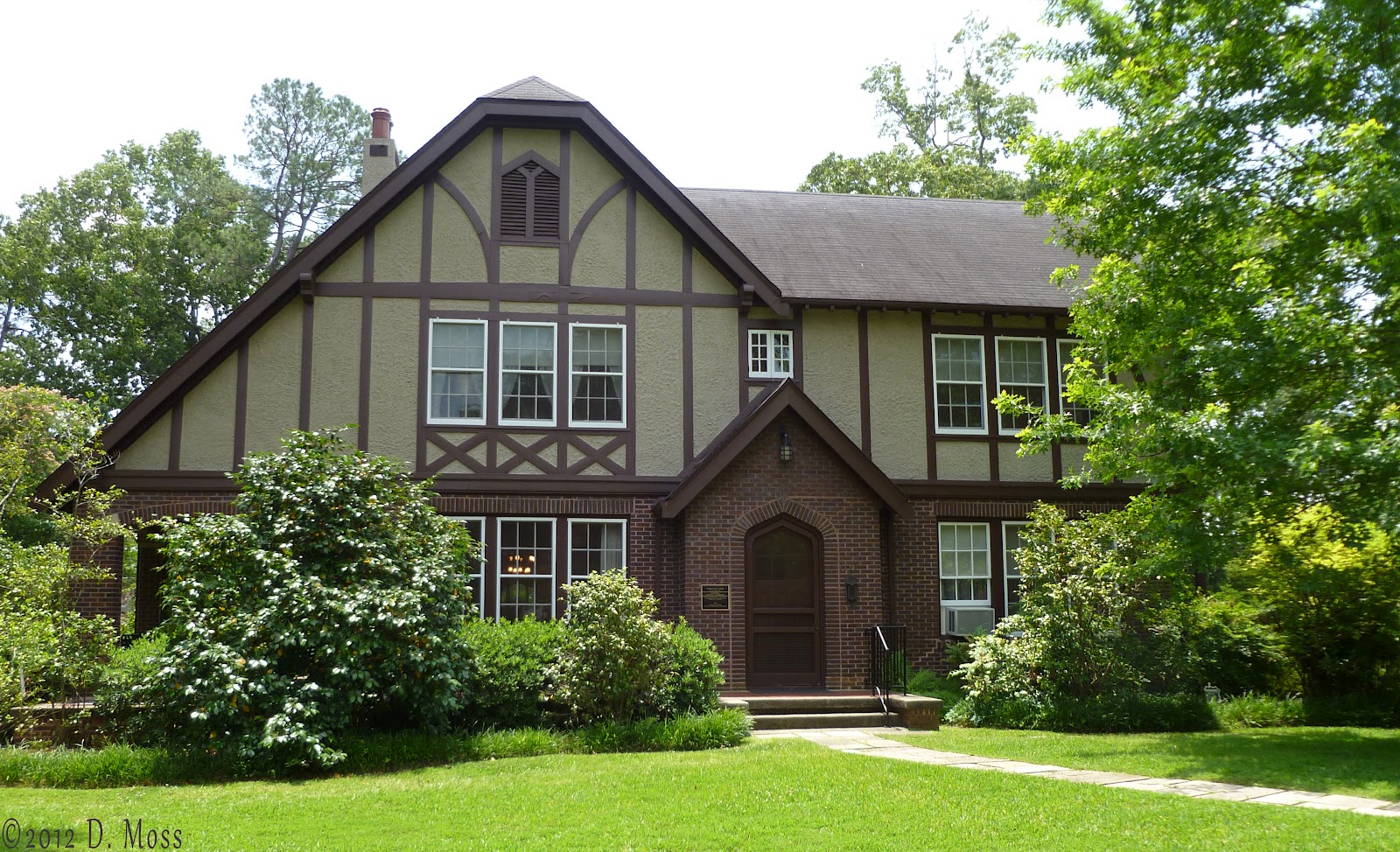 the cat and the bee Eudora Welty House and Gardens, Belhaven Neighborhood, Jackson, Mississippi