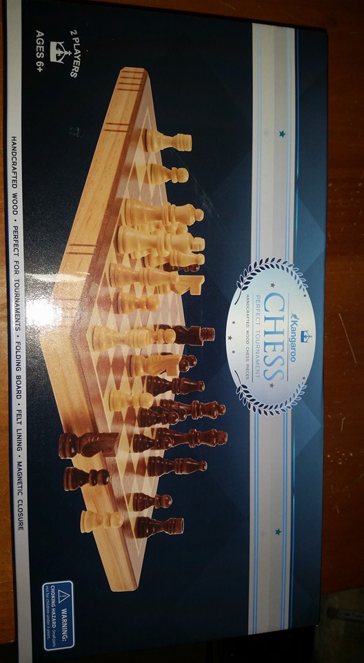 Amy's reviews Kangaroo's Folding Wooden Chess Set With Closure
