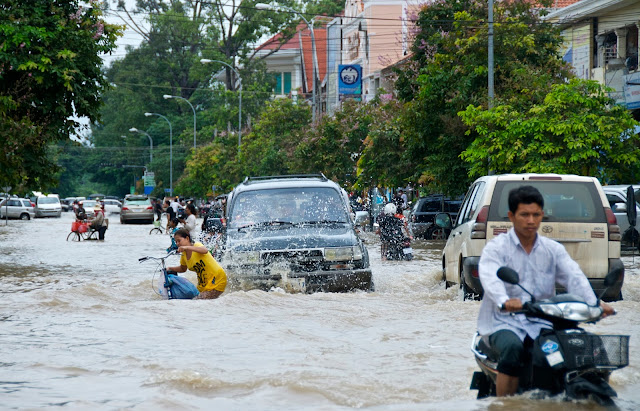 Inondations dans la province de Siem Reap. Photographie par Chris Lewis (CC) Inondations dans la province de Siem Reap. Photographie par Chris Lewis (CC)