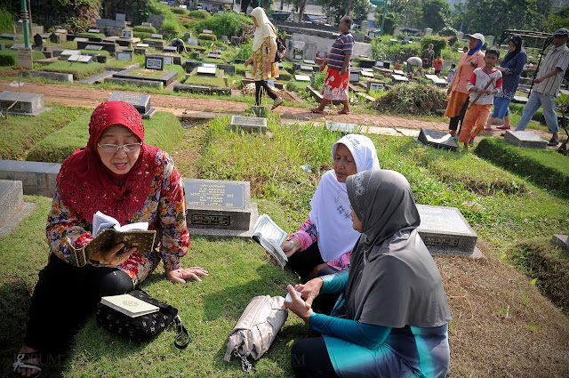 Doa Ziarah Kubur Serta Adab-adab dan Larangan Saat Berziarah
