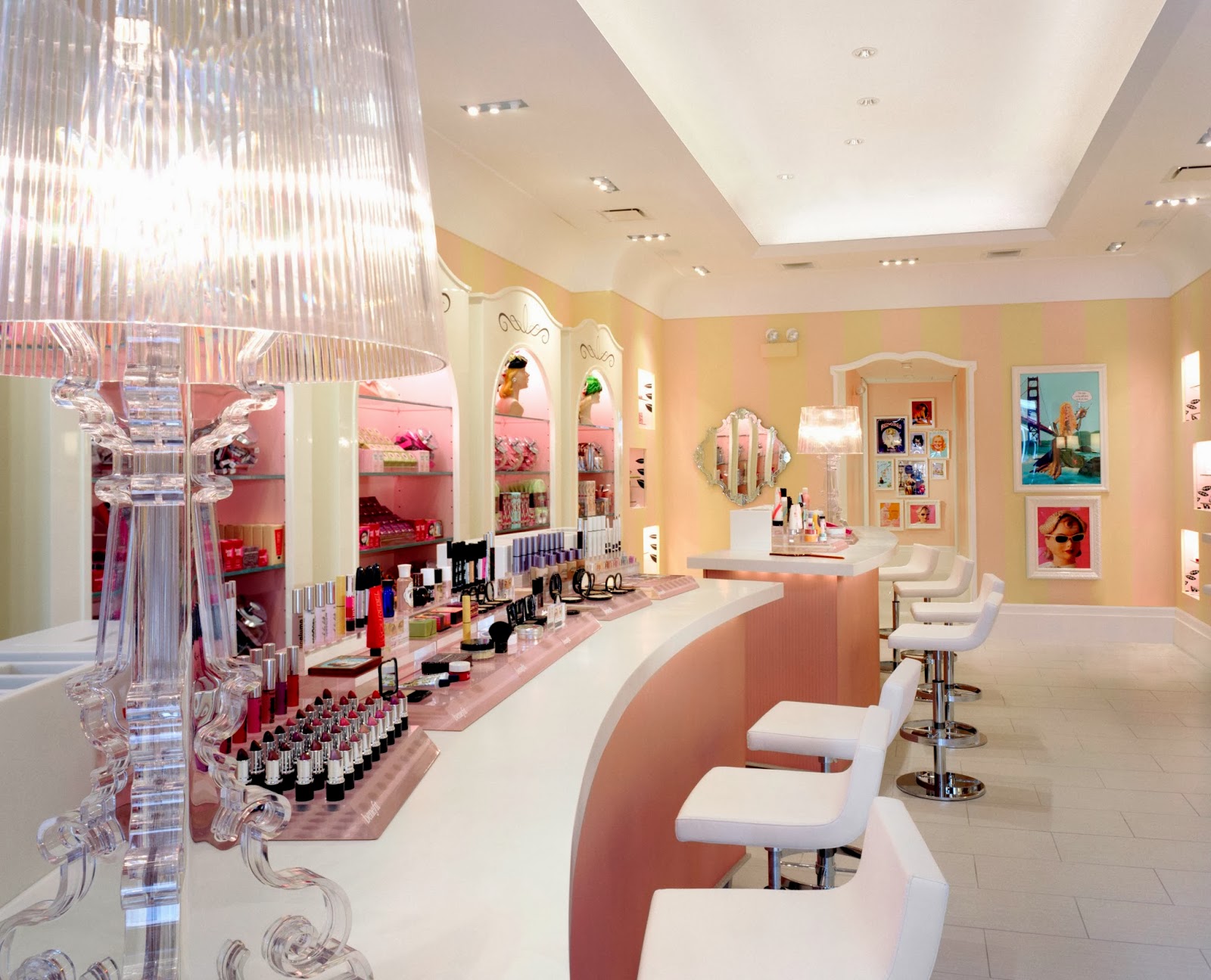 Brow bar e5000. Броу бар интерьер. Бар косметика с таможни. Патч бар косметика. Студия визажа.