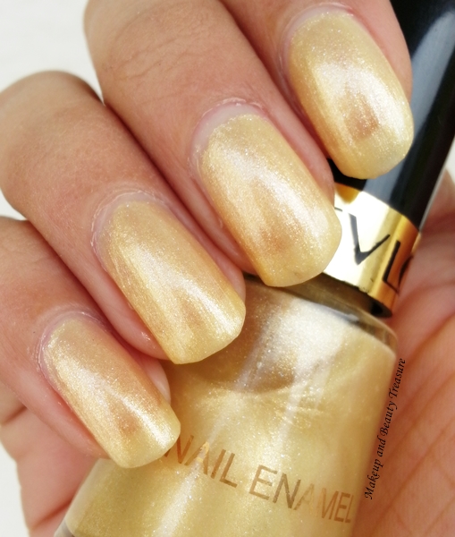 best makeup beauty mommy blog of india: Revlon Gold Get 'Em Nail Polish  Review