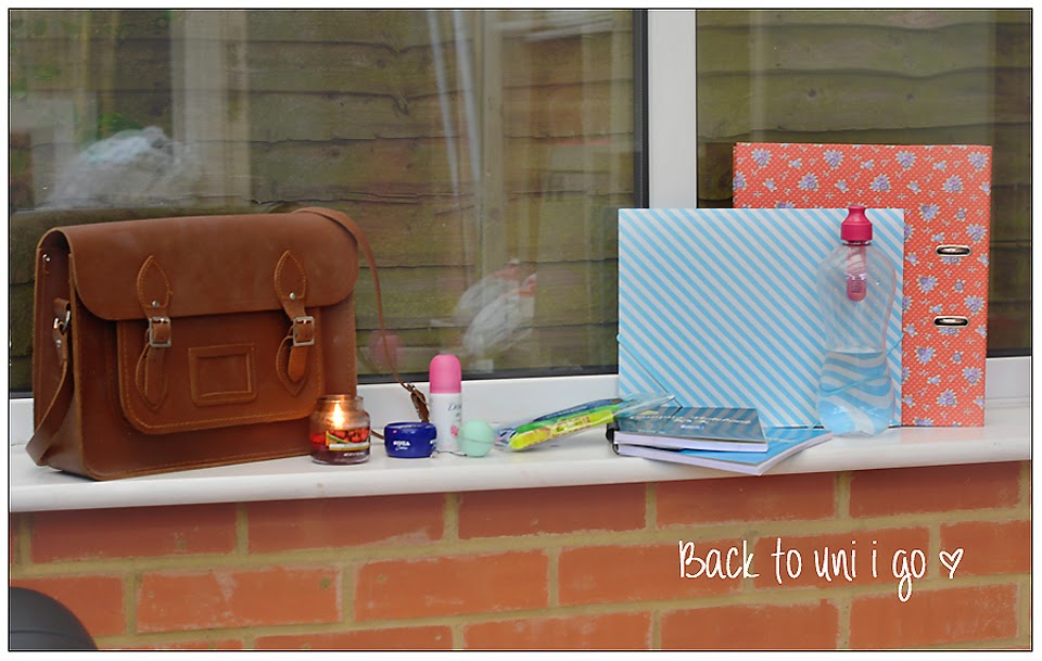 luvs that Whats in my uni bag