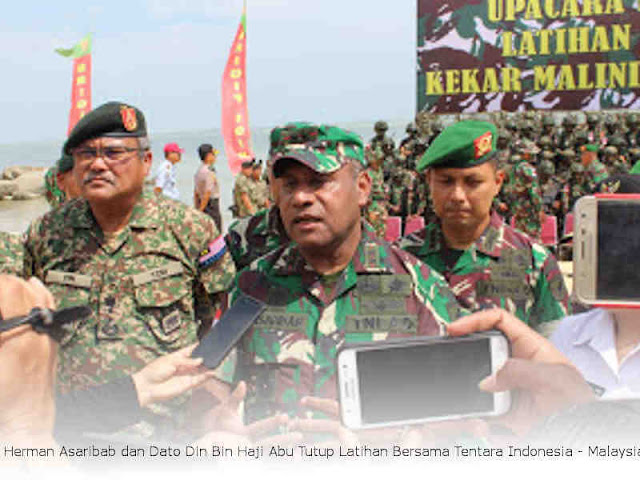 Herman Asaribab dan Dato Din Bin Haji Abu Tutup Latihan Bersama Tentara Indonesia - Malaysia Herman Asaribab dan Dato Din Bin Haji Abu Tutup Latihan Bersama Tentara Indonesia - Malaysia