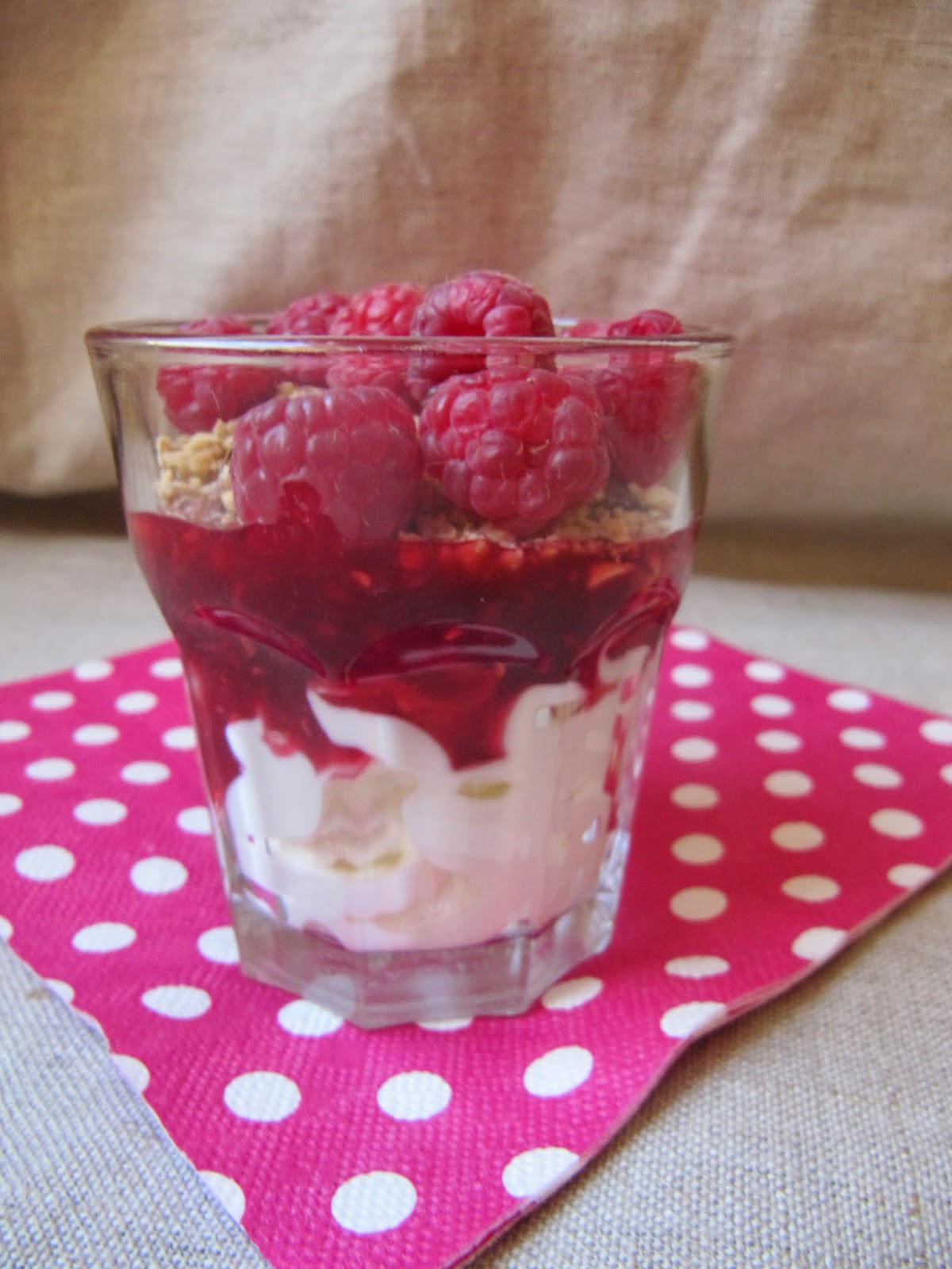 La cuisine d'ici et d'ISCA Granola framboises et fromage blanc