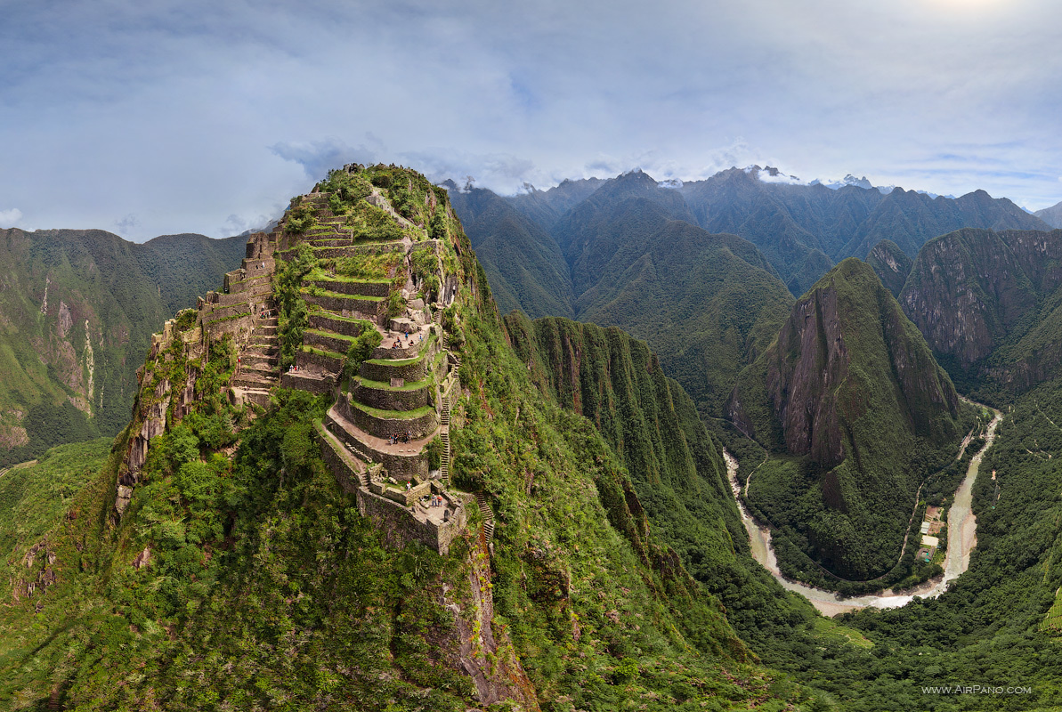 The impressive and gorgeous landscape of Machu Picchu, Peru. - The Seven Wonders Of The World Look Totally Different In These Unique Photos.
