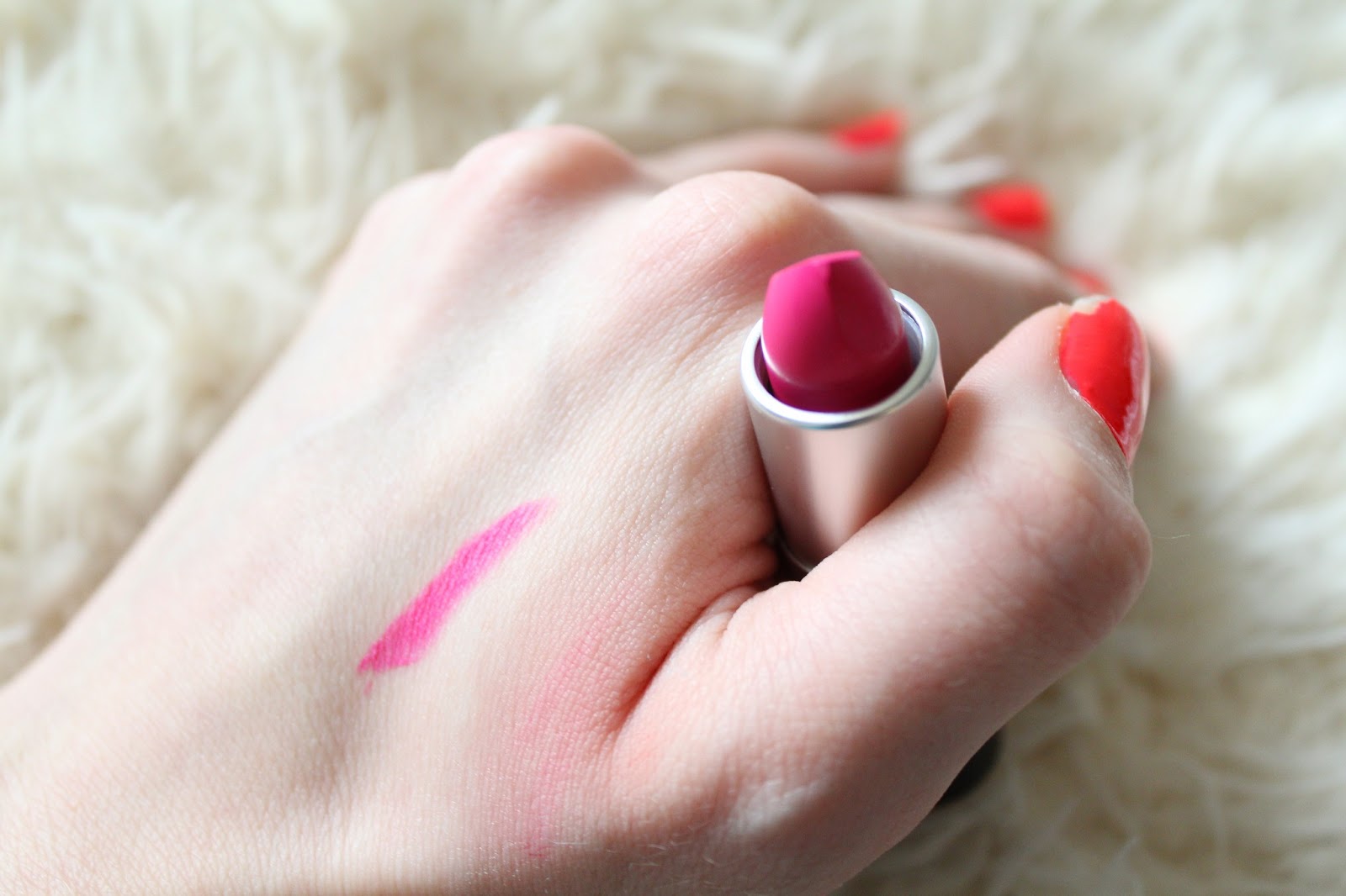 Mac Lipstick in Embrace Me - Inthefrow