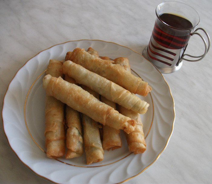 Çilek Kırmızı Sigara Böreği