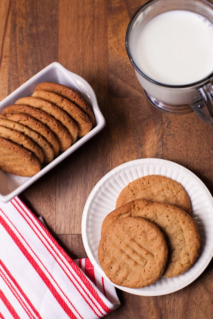 12 Days of Christmas Treats Day 5: Peanut Butter Cookies