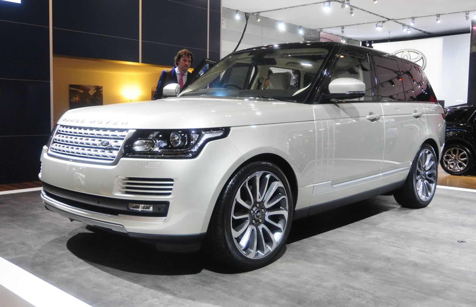 5 Advantages New Range Rover 2013