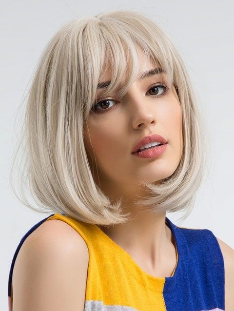 Peruca corte bob loira com franjinha, bonita e versátil.