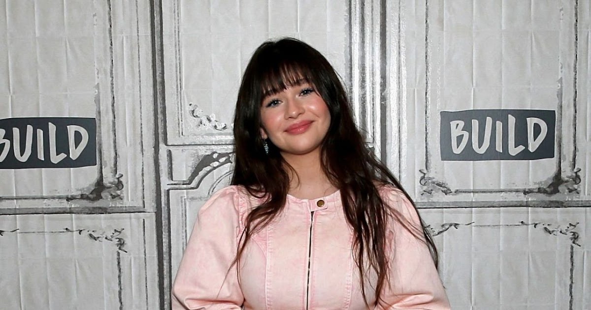 Red Carpet Dresses: Malina Weissman - BUILD Series 2019