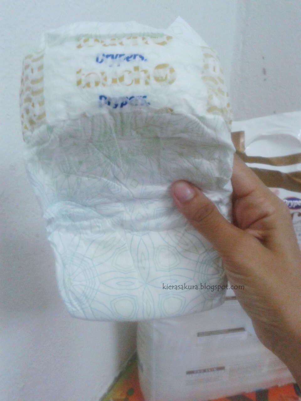 drypers touch newborn