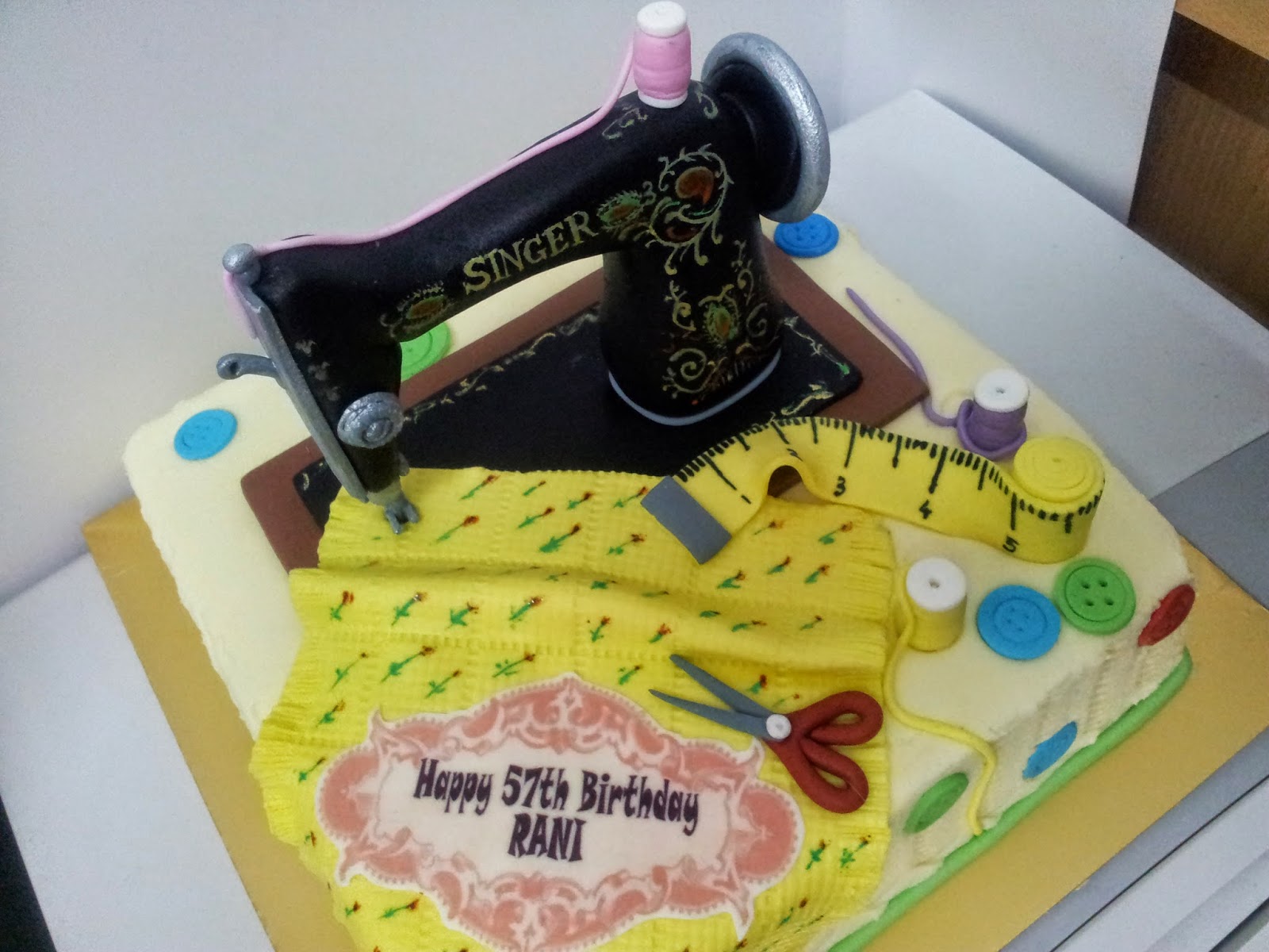 L'mis Cakes & Cupcakes Ipoh Contact 0125991233 3D Sewing Machine Cake