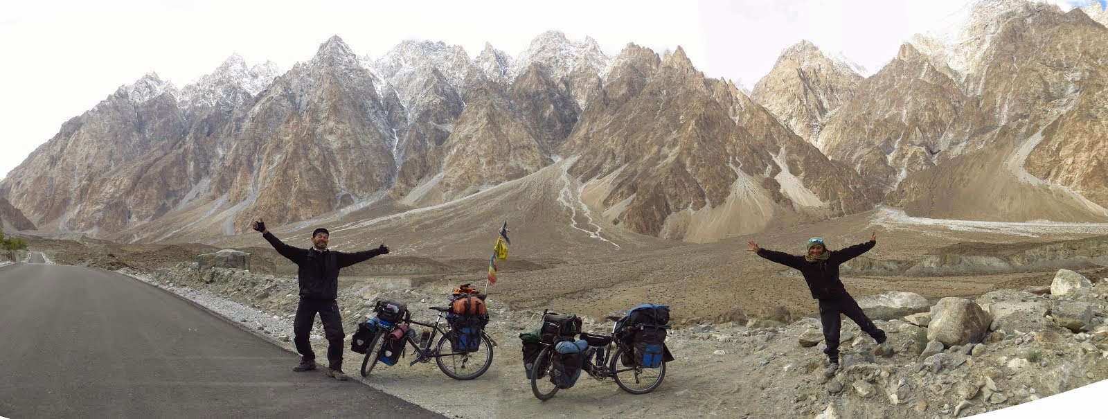 "Sur la route du monde avec nos petites reines. 10 ans 7jours, 175795km,65 pays.