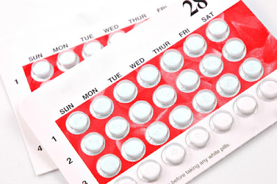 Birth control pilss có nghĩa là thuốc tránh thai trong tiếng Anh