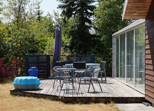 Ferienhaus-Urlaub mit Abwechslung: Ein Ferienhaus mit Aussicht und eins in der Idylle. Die Natur und die Terrassen rund ums Ferienhaus haben wir genossen. Ferienhaus-Urlaub mit Abwechslung: Ein Ferienhaus mit Aussicht und eins in der Idylle. Die Natur und die Terrassen rund ums Ferienhaus haben wir genossen.