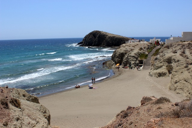 cabo-de-gata-almeria-cala-isleta-del-moro-womantosantiago