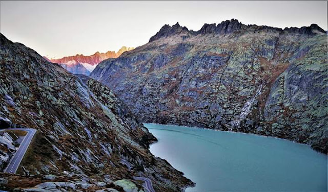 Gambar Pemandangan Alam Indah di Swiss Tepi Danau Raterisch Gambar Pemandangan Alam Indah di Swiss Tepi Danau Raterisch