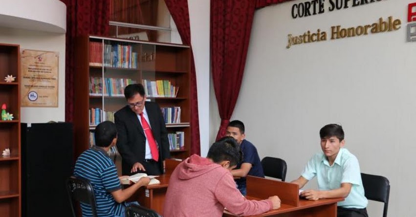 Solo el 17 % de adolescentes infractores tiene secundaria completa, informó el Ministerio de Justicia Solo el 17 % de adolescentes infractores tiene secundaria completa, informó el Ministerio de Justicia