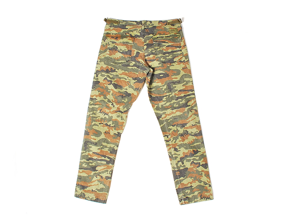 BillionMillenium Stussy og 10. Deep Camouflage bukser