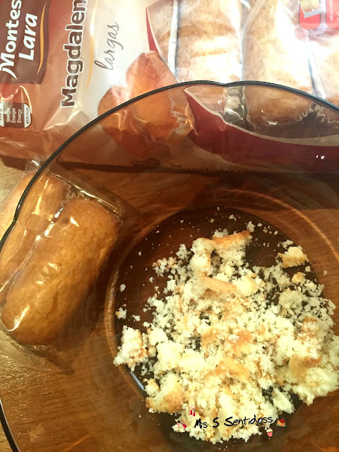 Vasitos de crema de queso con magdalenas y sirope de ágave Vasitos de crema de queso con magdalenas y sirope de ágave