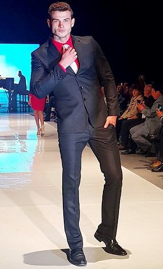 Alexander Kobzar Foto de Alexander Kobzar en pleno modelaje