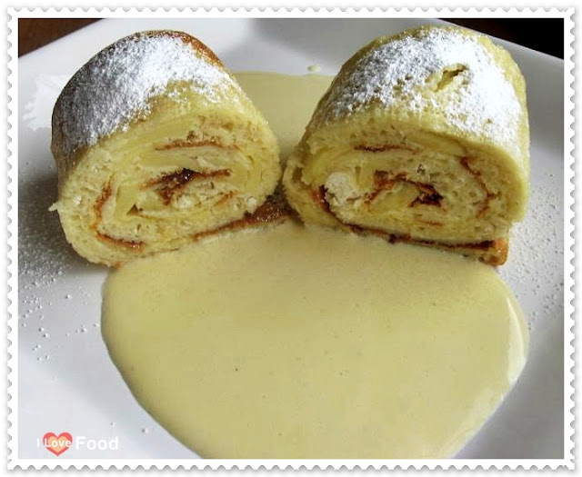 Apfelrolle vom Blech mit Selbstgemachte Vanillesoße ~ Kitchen Magic ...