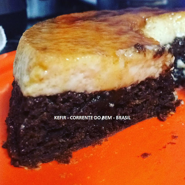 IMAGEM DE UM BOLO PUDIM COM KEFIR DE LEITE