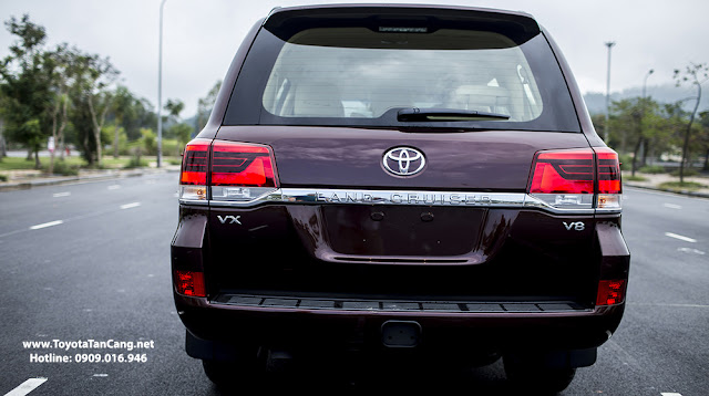 Ngoại thất không có nhiều khác biệt đáng kể giữa các phiên bản Land Cruiser nhập từ Mỹ, Trung Đông hay từ Nhật Ngoại thất không có nhiều khác biệt đáng kể giữa các phiên bản Land Cruiser nhập từ Mỹ, Trung Đông hay từ Nhật