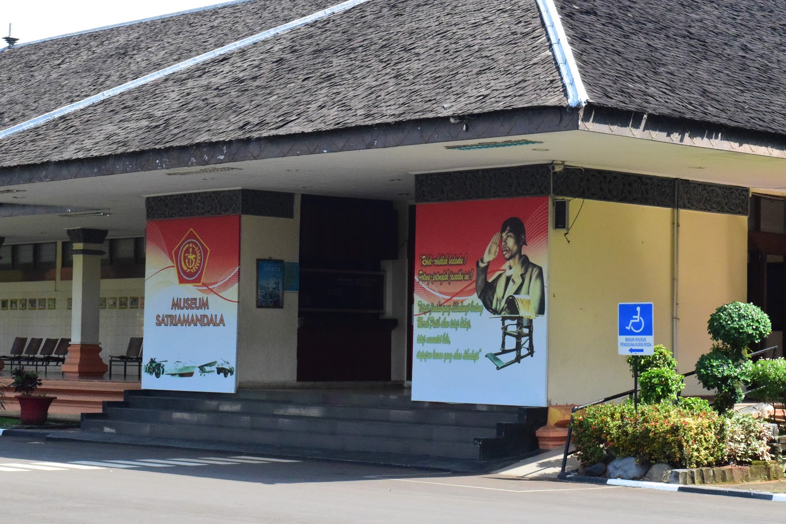 lukmanmohdluck: Museum Satria Mandala Jakarta