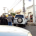 Perseguição policial na av. Interv. Mário Câmara termina com carro batido em poste e bandido ferido