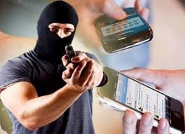 Dupla assalta grupo de jovens em Praça no centro de Filadélfia Dupla assalta grupo de jovens em Praça no centro de Filadélfia