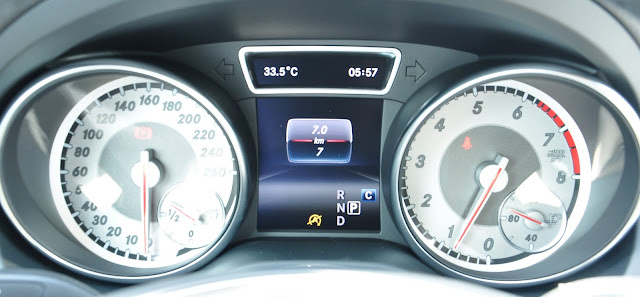 Đồng hồ Mercedes GLA 200 Đồng hồ Mercedes GLA 200 thiết kế theo dạng 2 ống xả