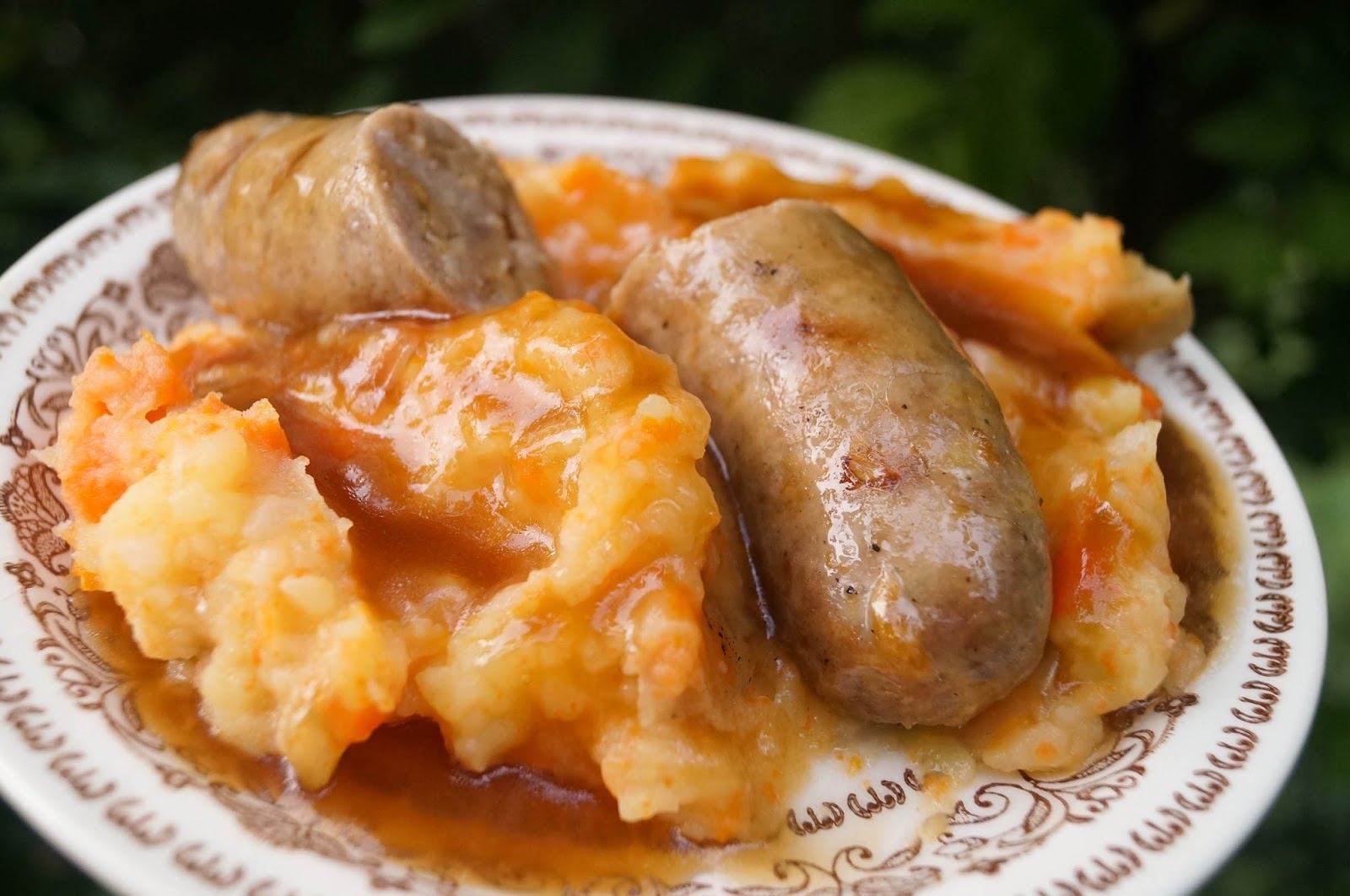 In the Kitchen with Jenny: Hutspot met Wurst en Jus (Hotchpotch with Wurst  and Gravy)