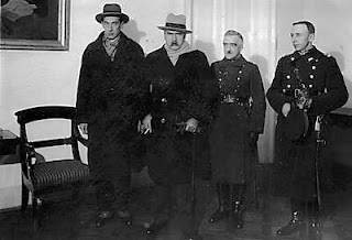 Belweder - przed wyjazdem do Genewy. Od lewej: Józef Beck, Józef Piłsudski, mjr Bielski, mjr Zembrzuski-12.1927 Belweder - przed wyjazdem do Genewy. Od lewej: Józef Beck, Józef Piłsudski, mjr Bielski, mjr Zembrzuski-12.1927