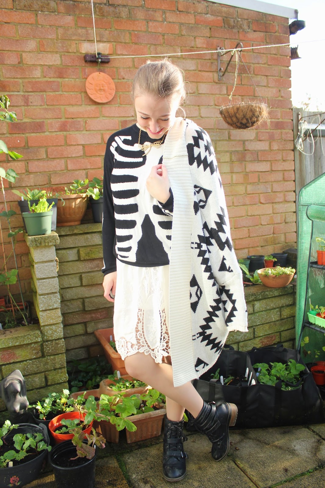 OOTD-blogger-fashion-outfit-inspiration-oasap-cardigan-aztec-print-jumper-skeleton-scarf-vintage-lace-skirt-ukele-boots-new-look-necklace-topshop-style-clothes