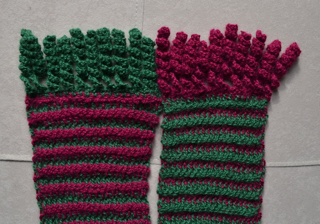 Close-up of curlicue fringes. Both ends of the scarf are pointing upwards. 