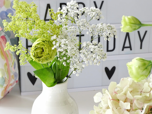 Deko-Idee mit Blumen quer durch Garten, Laden und Balkon - Deko-Inspiration für Geburtstagsfeiern - www.mammilade.blogspot.de - 5 Lieblinge, Momente und Motive der Woche Deko-Idee mit Blumen quer durch Garten, Laden und Balkon - Deko-Inspiration für Geburtstagsfeiern - www.mammilade.blogspot.de - 5 Lieblinge, Momente und Motive der Woche